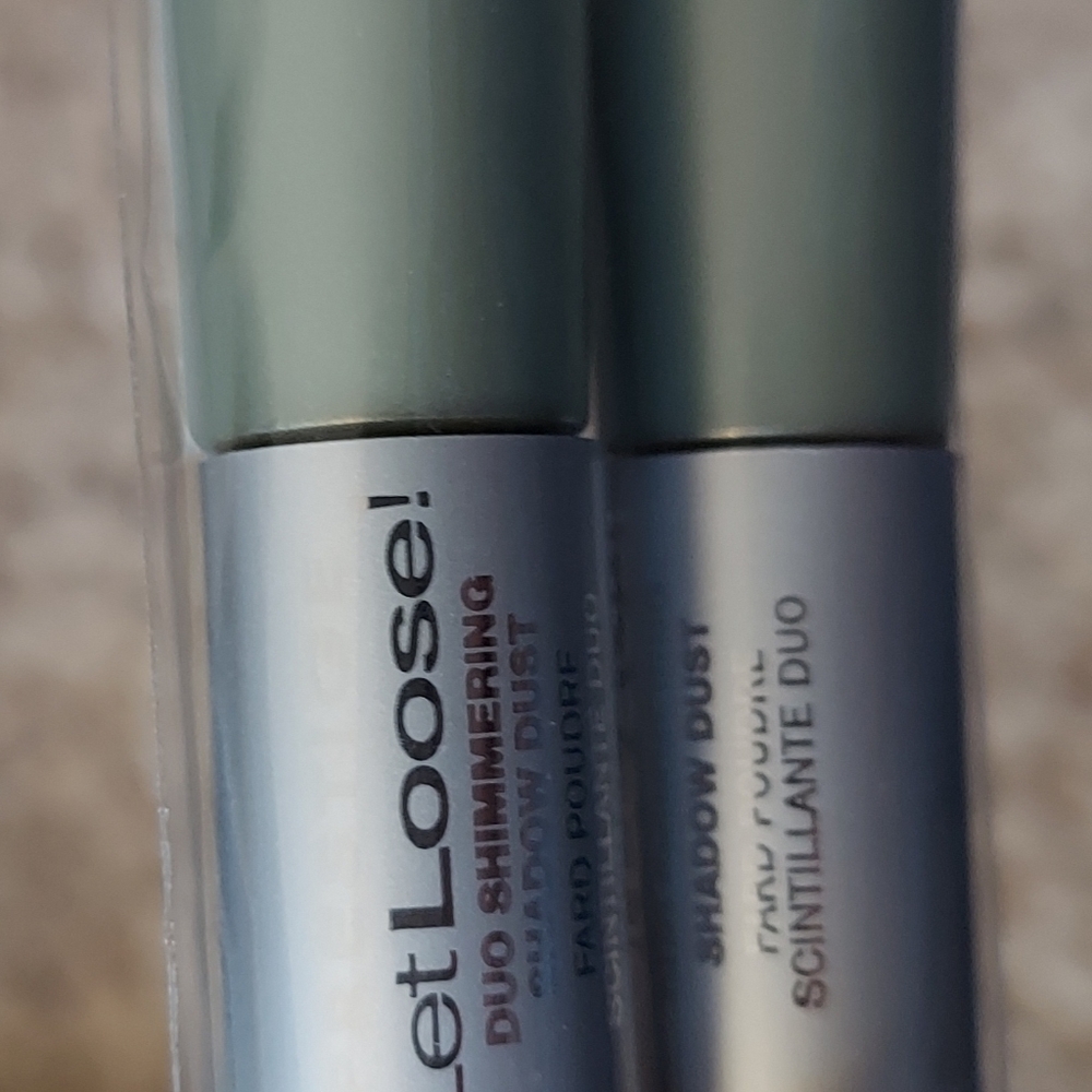 Eyeshadow dust duo